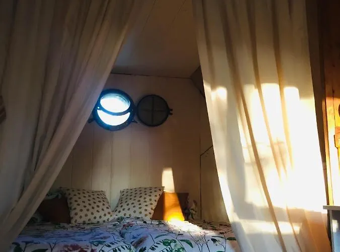 Деревянный коттедж Nad Jeziorem Otalzyno Pomieczyno