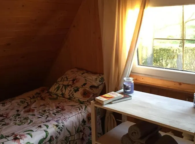 Деревянный коттедж Nad Jeziorem Otalzyno Pomieczyno