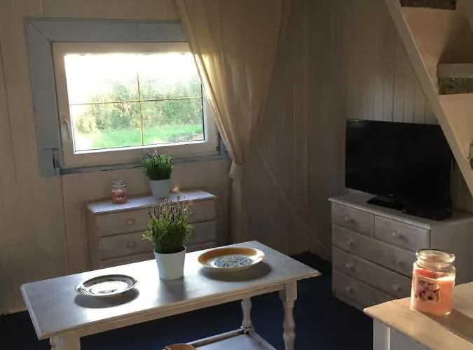 Деревянный коттедж Nad Jeziorem Otalzyno Pomieczyno