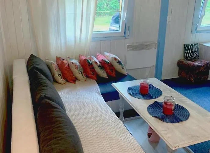 Деревянный коттедж Nad Jeziorem Otalzyno Pomieczyno